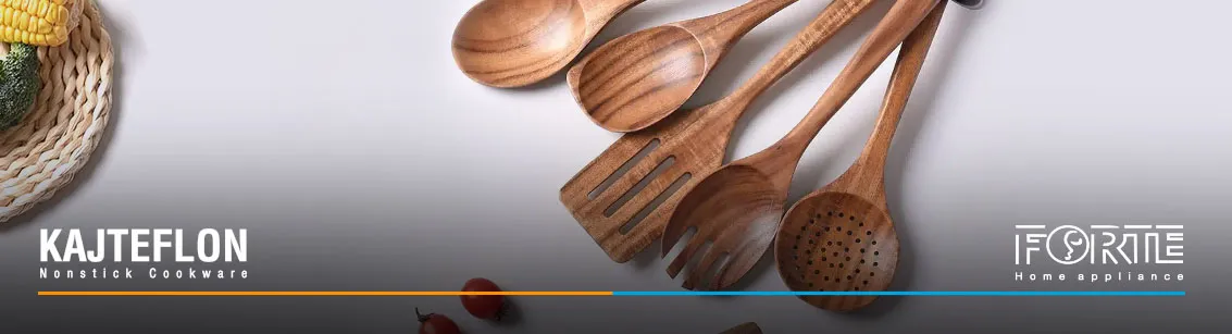 قاشق چوبی در مقاله راهنمای خرید کفگیر ملاقه مناسب قابلمه و تابه نچسب - سایت کاج تفلون